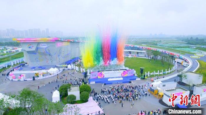 眉山站全国青少年U系列攀岩联赛盛大开幕 806名选