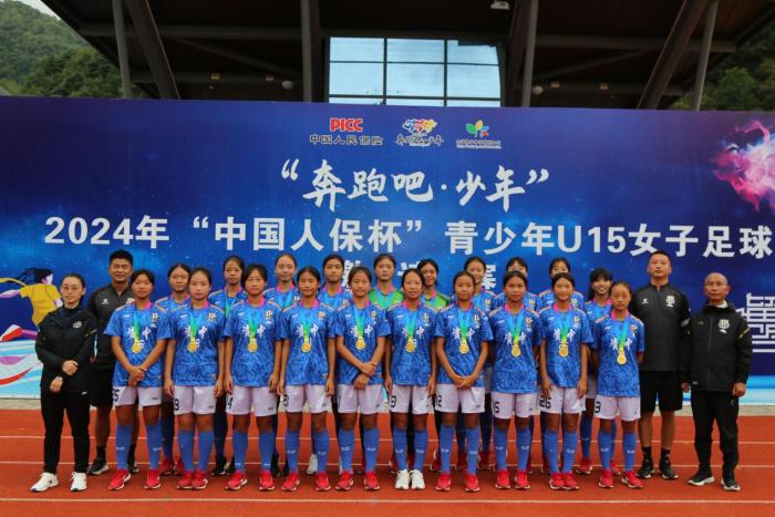 资中县青少年队勇夺U15女足邀请赛冠军