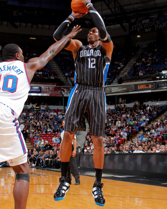 霍华德职业生涯球鞋变迁：从阿迪到耐克的传奇