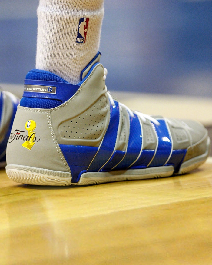 霍华德职业生涯球鞋变迁：从阿迪到耐克的传奇