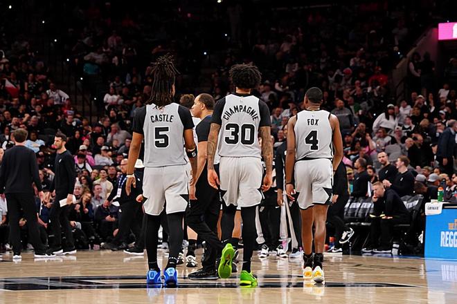 马刺力克火箭豪取四连胜 尚帕尼爆发成关键先生