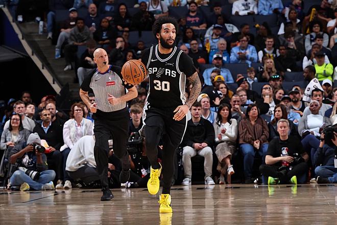 马刺力克火箭豪取四连胜 尚帕尼爆发成关键先生