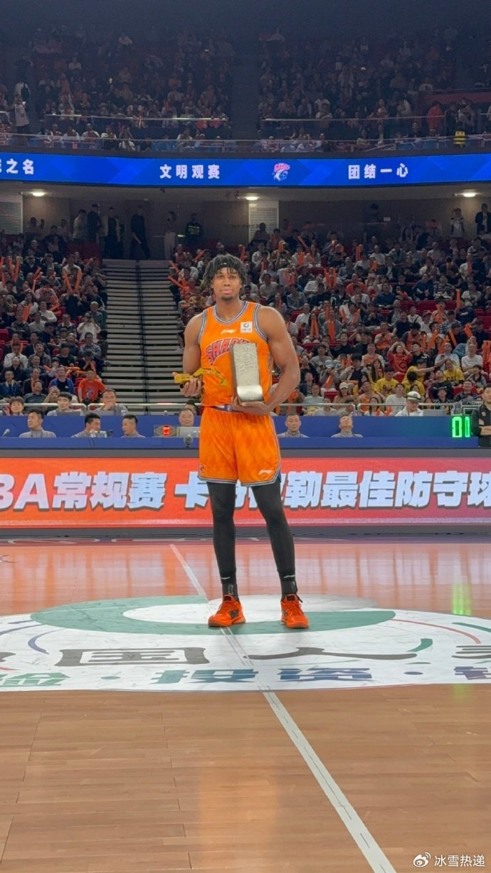 怀特塞德首获CBA最佳防守球员 卢伟率队蝉联杯赛
